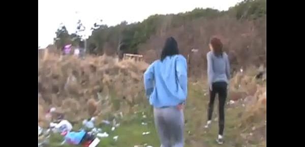  Girls Pissing In Field
